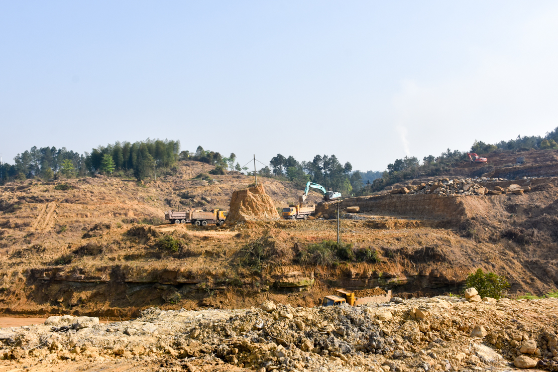 內(nèi)江市副市長陳朗調(diào)研船石湖運動特色小鎮(zhèn)(圖1)