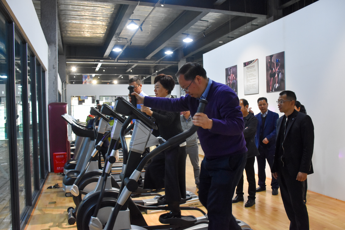 內(nèi)江市副市長陳朗調(diào)研船石湖運動特色小鎮(zhèn)(圖5)