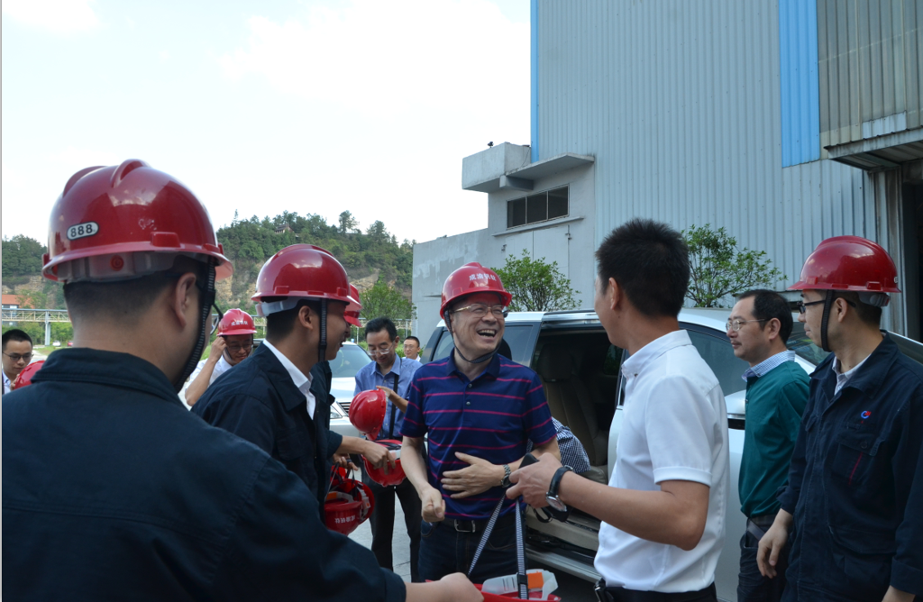 省釩鈦鋼鐵協(xié)會(huì)祝賀川威集團(tuán)成立20周年(圖1)