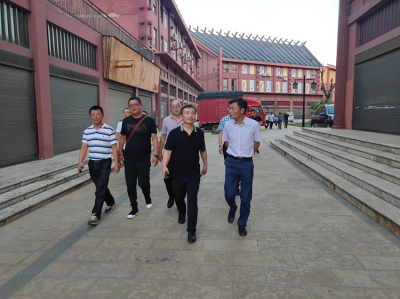 集團(tuán)公司王勁董事長一行視察江川項(xiàng)目并考察江川區(qū)投資環(huán)境