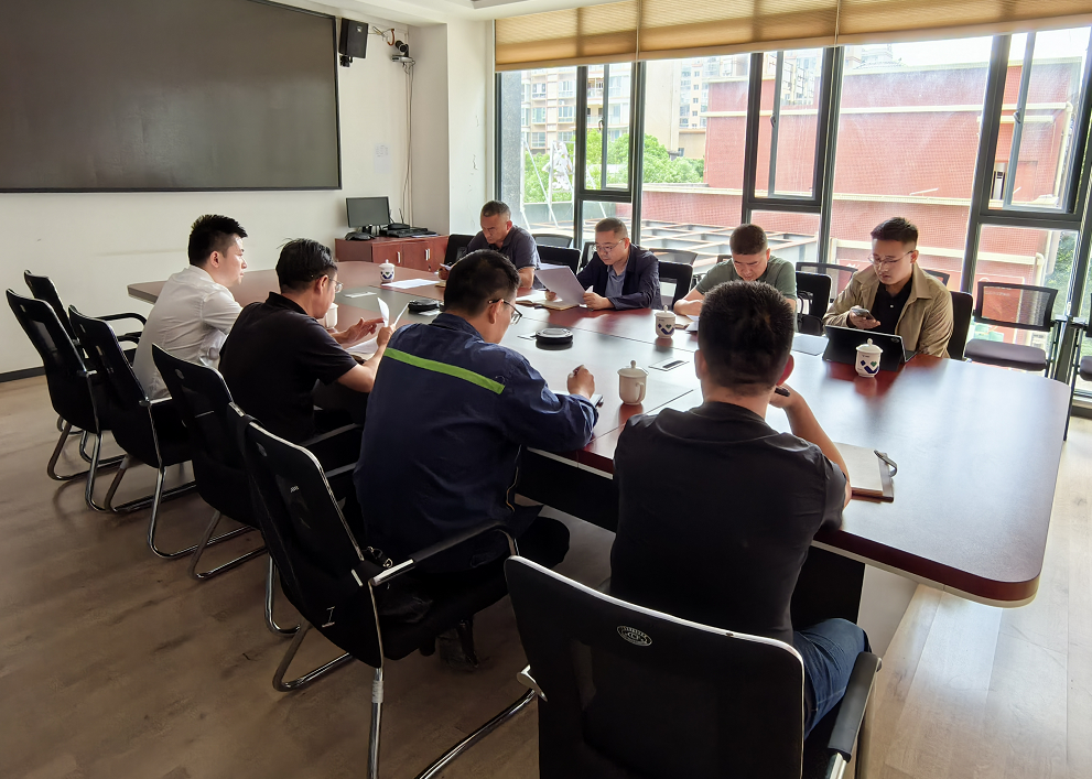 會(huì)理市委副書記、市長(zhǎng)徐陽(yáng)到礦業(yè)總公司財(cái)通公司調(diào)研