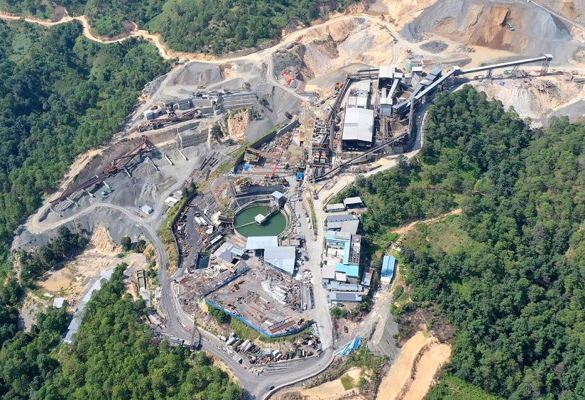 聯(lián)鑫礦業(yè)秀水河一段破碎與球磨搬遷項目800t/h破碎生產(chǎn)線帶負荷試運轉成功