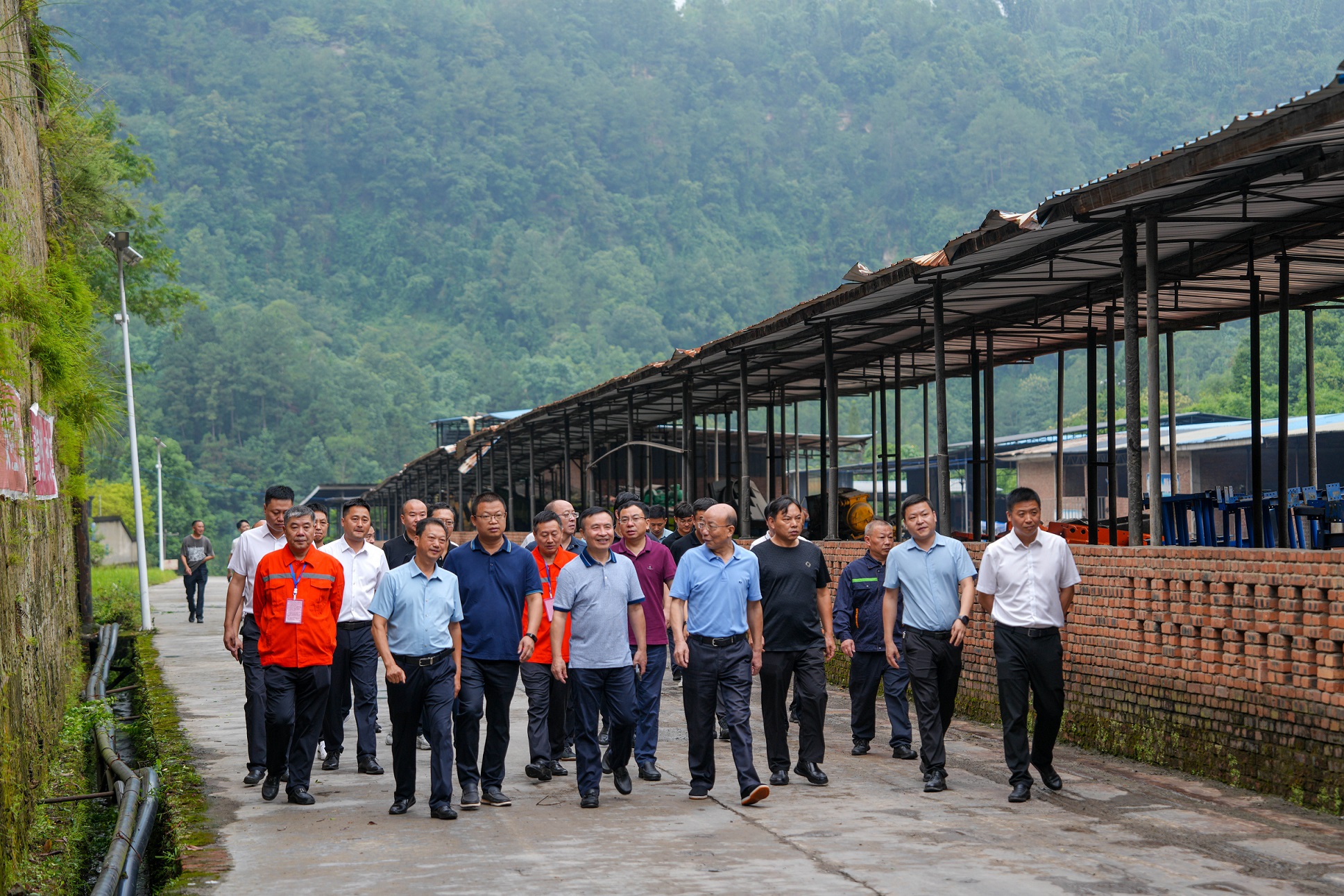 王勁董事長中秋佳節(jié)深入一線慰問調(diào)研