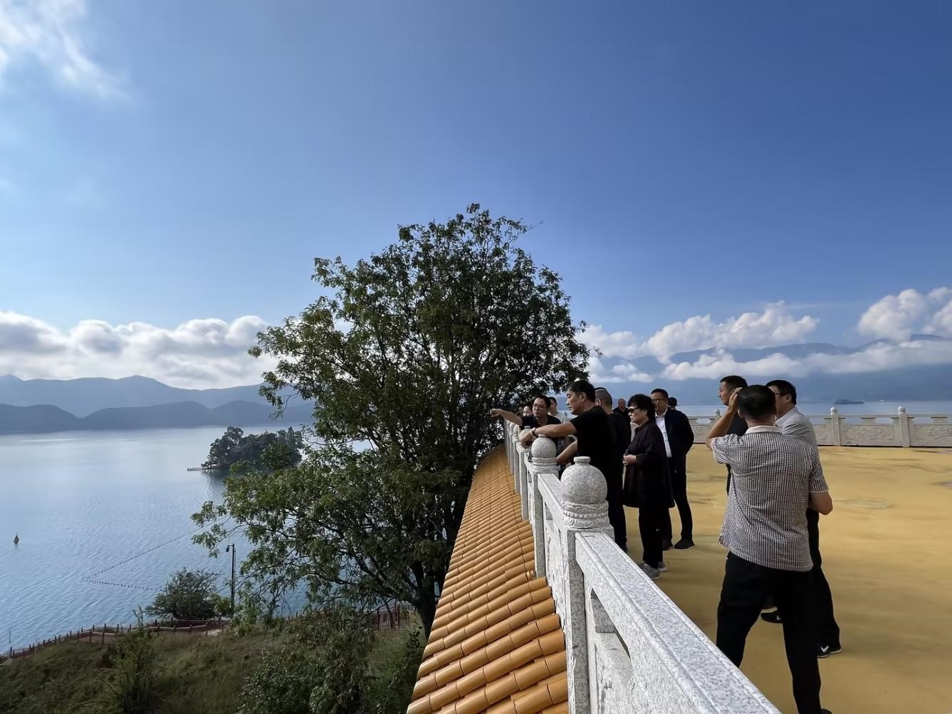 大力支持  彰顯底蘊(yùn)  奮力發(fā)展—— 鄧顯祥調(diào)研鹽源瀘沽湖達(dá)祖項目(圖2)