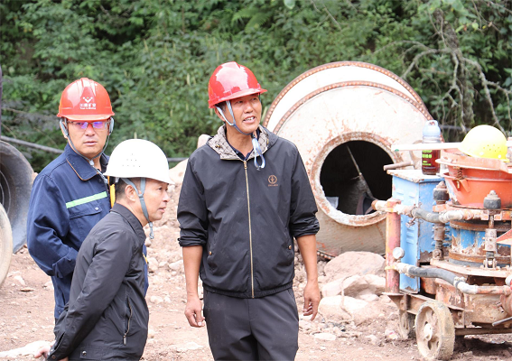 聯(lián)鑫礦業(yè)公司紅星溝尾礦庫項目排洪隧洞順利開工(圖2)