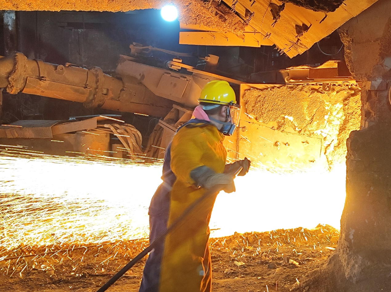 凝心聚力譜新篇 全面復(fù)產(chǎn)創(chuàng)佳績——釩鈦科技4#高爐順利點(diǎn)火開爐