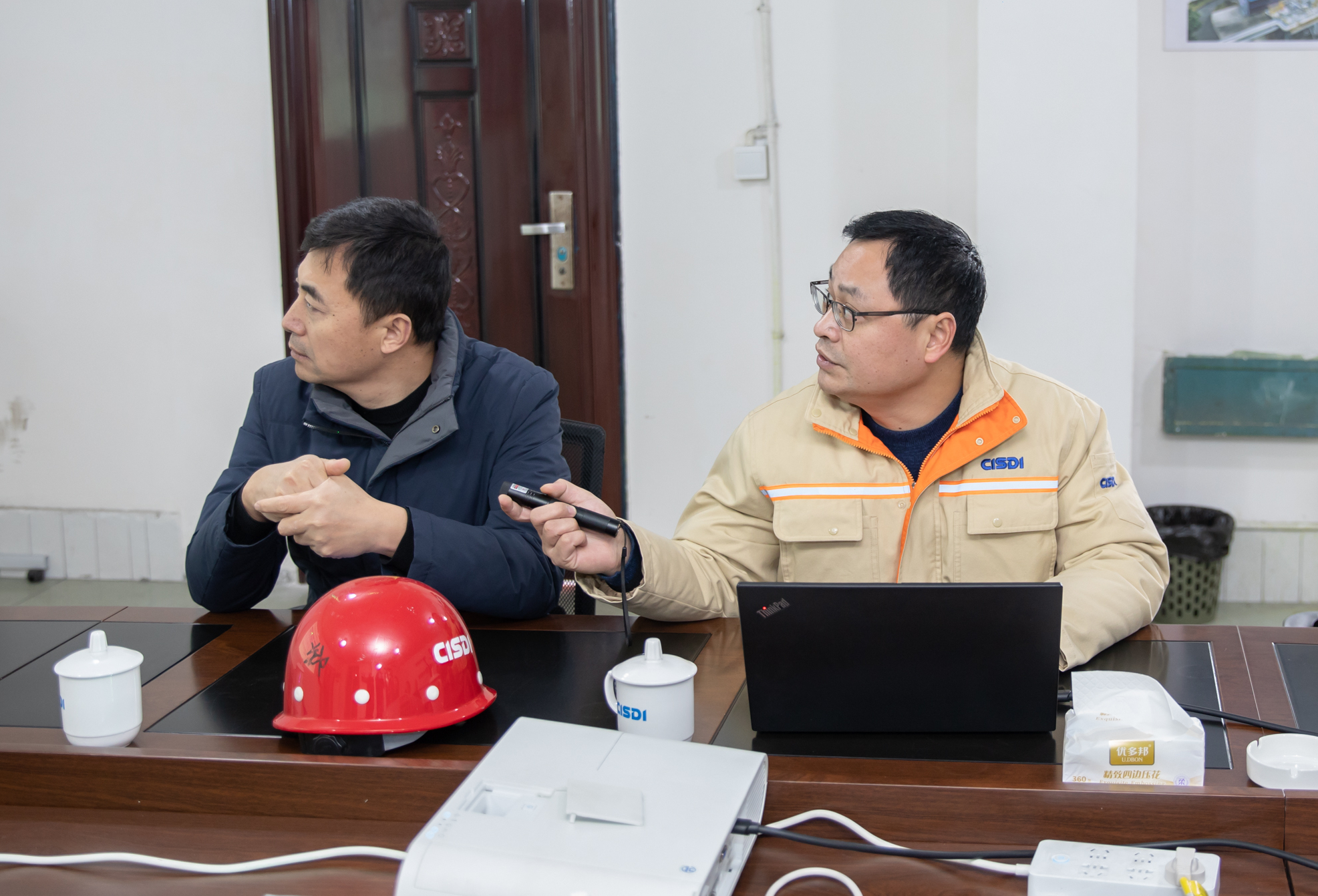 工信部原材料司鋼鐵處副處長張緒武一行到川威連界基地調研(圖2)