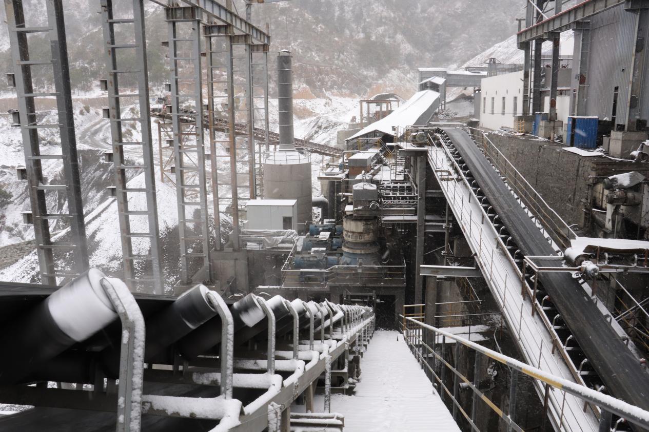 戰(zhàn)風(fēng)雪，斗嚴(yán)寒！ ——聯(lián)鑫礦業(yè)公司會理區(qū)域全力護航節(jié)前安全生產(chǎn)