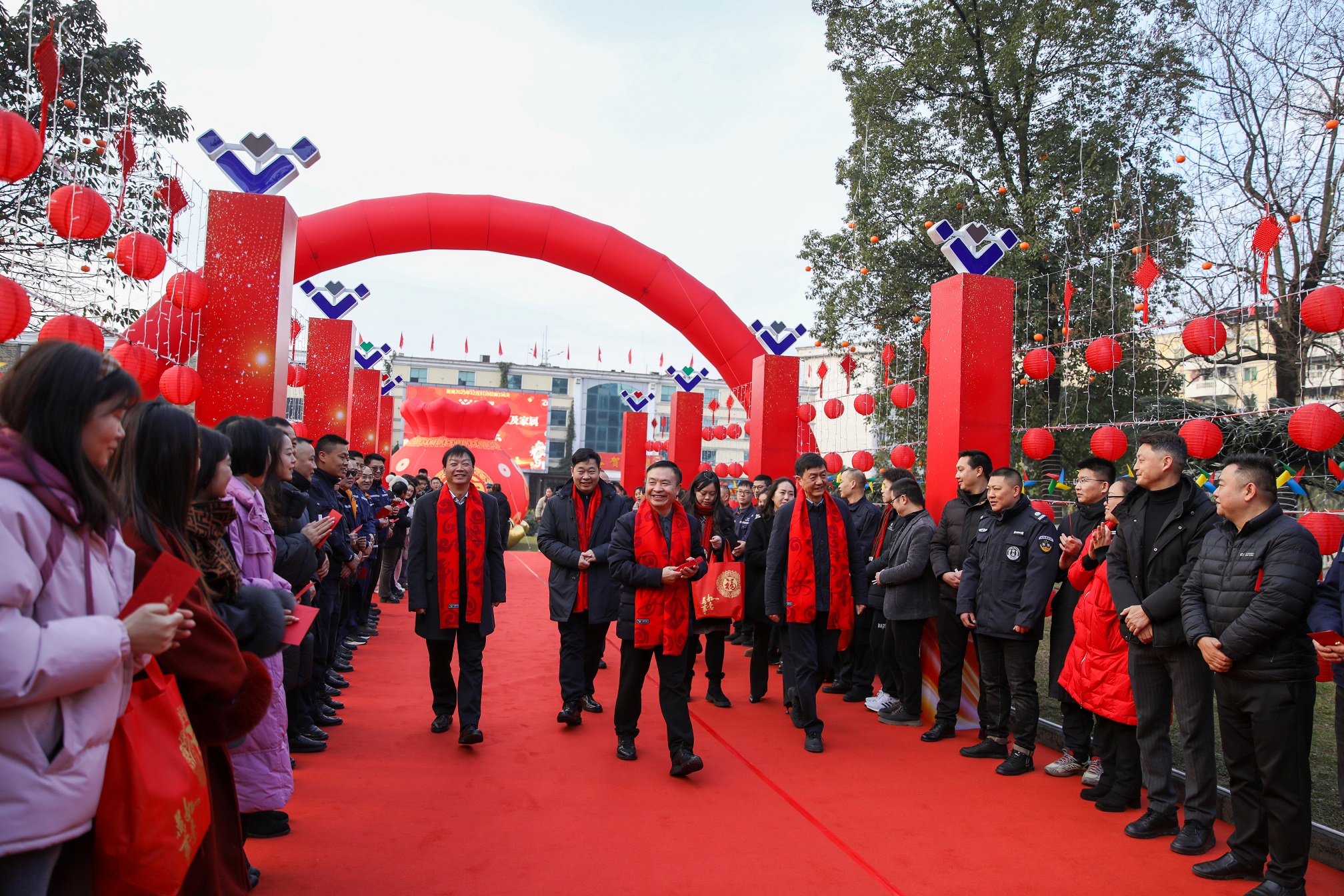 新起點(diǎn) 新征程 新作為 集團(tuán)公司開展2025年新春慰問活動(dòng)暨迎新春團(tuán)拜會(huì)(圖1)