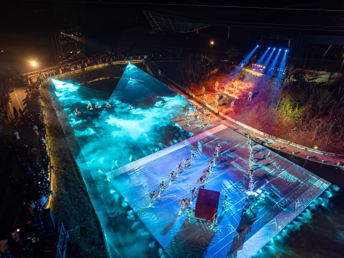 川威集團(tuán)隆重舉行 2025“與你同行”交響主題年會(huì)(圖6)