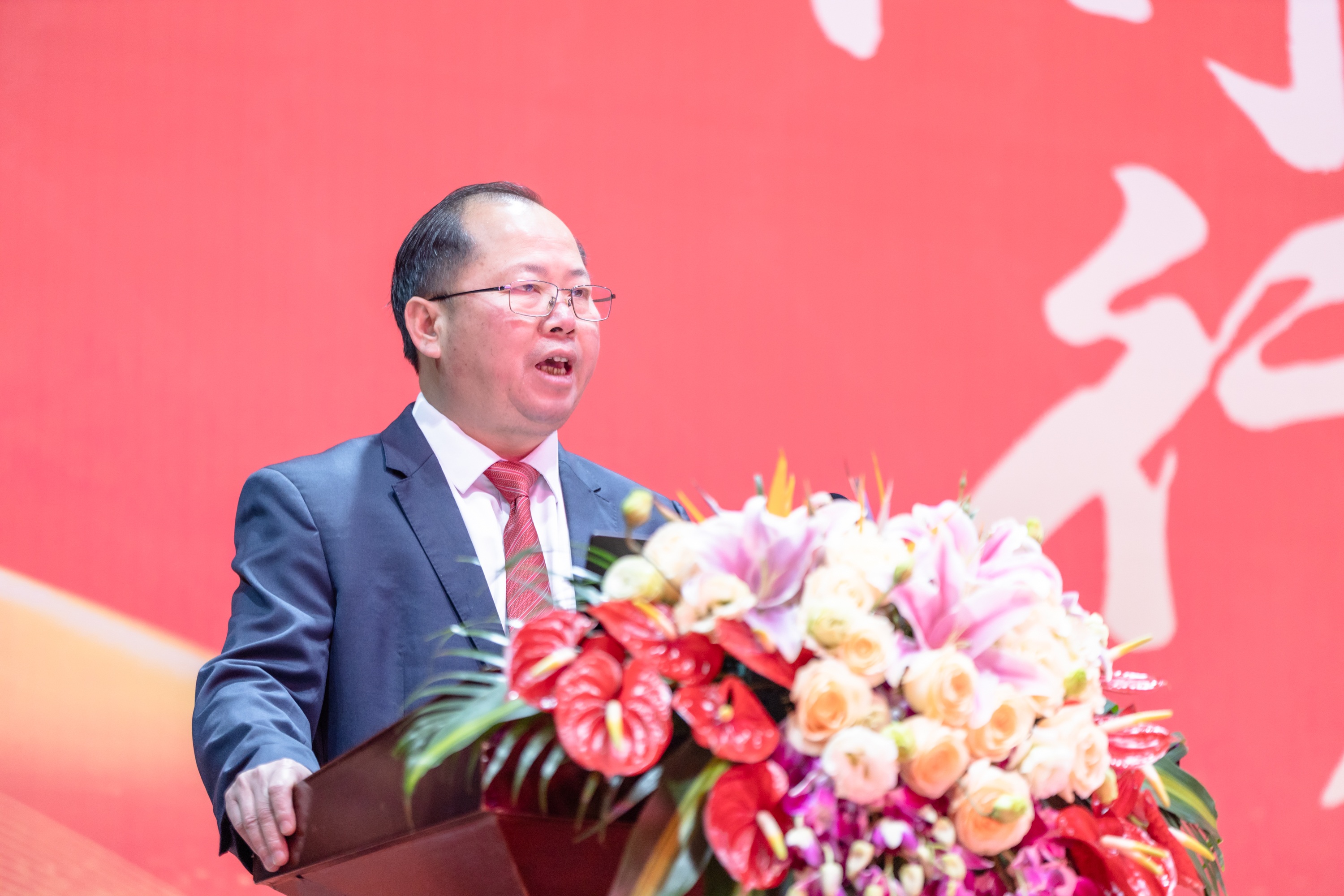 與你同行 向前堅(jiān)持——集團(tuán)公司隆重召開2025年度總結(jié)表彰大會(圖8)